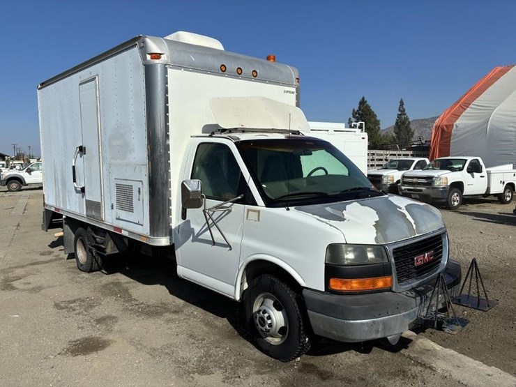 2003-gmc-3500-image-2