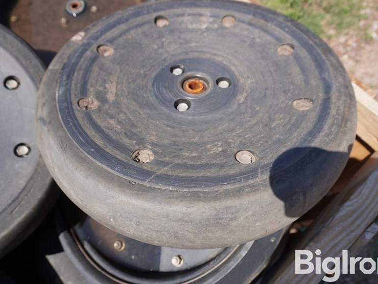 case-ih-gauge-wheels-image-12