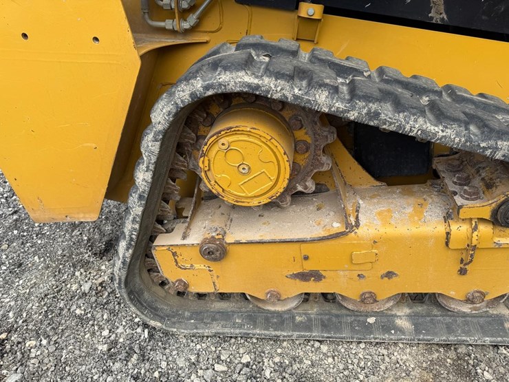2018-caterpillar-249d-image-13