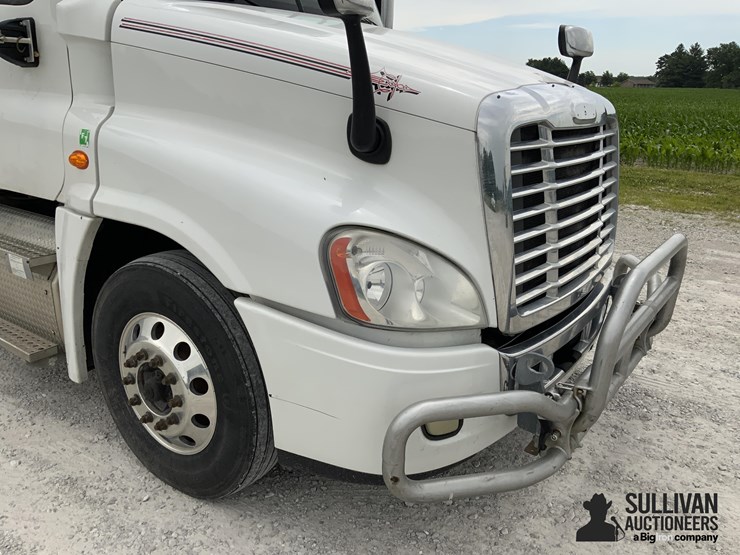 2018-freightliner-cascadia-125slp-t/a-6x4-sleeper-truck-tractor-image-14
