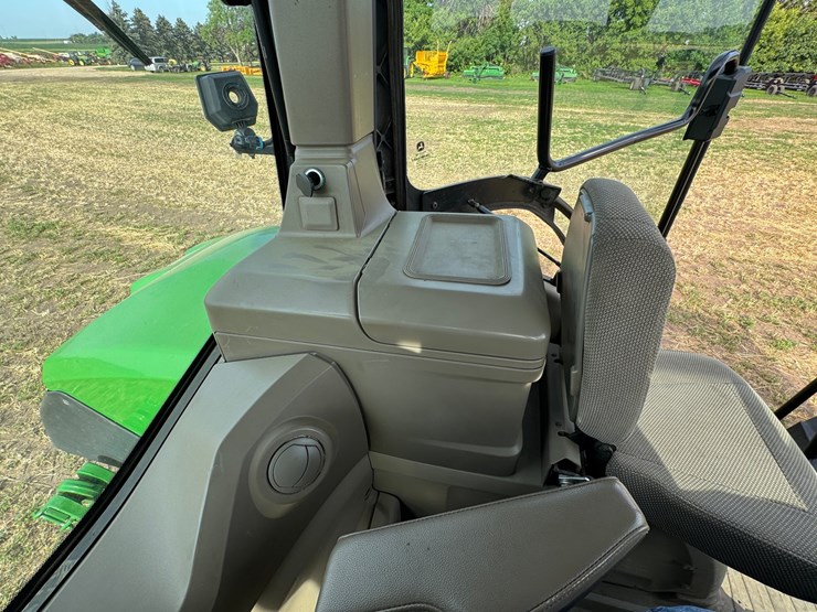 2023-john-deere-7r-210-image-66