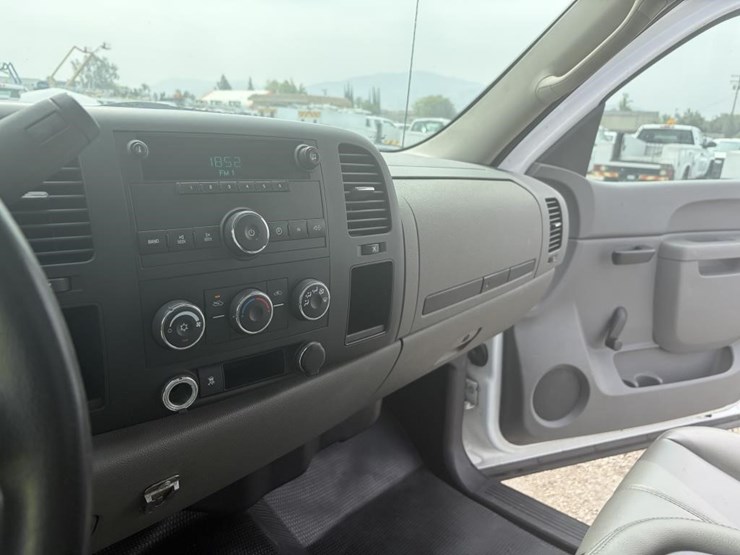 2011-chevrolet-2500hd-image-14