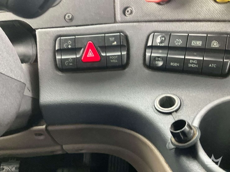 2017-freightliner-cascadia-125-image-19