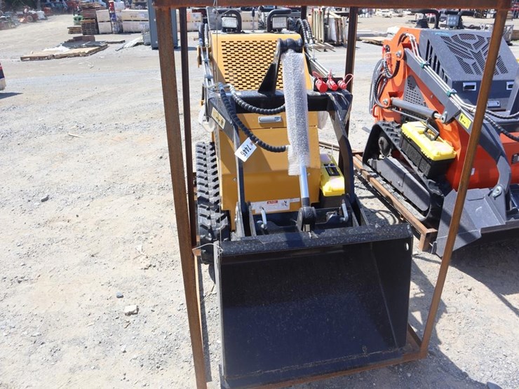 agt-mx-mrt14-compact-track-loader-image-3