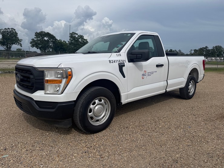 2022-ford-f150-xl-image-1