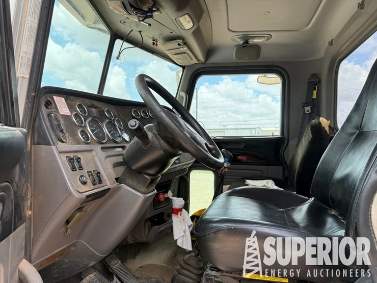 2013-peterbilt-367-image-2