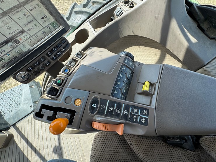 2019-john-deere-8295r-image-47