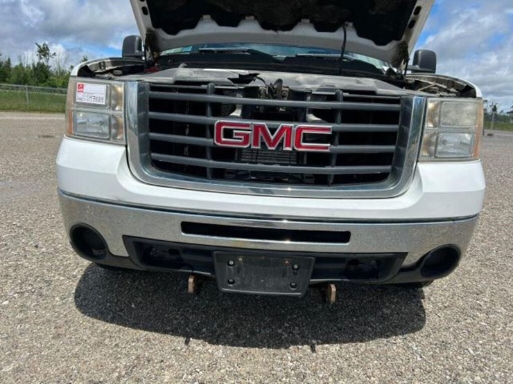 2010-gmc-2500hd-image-32