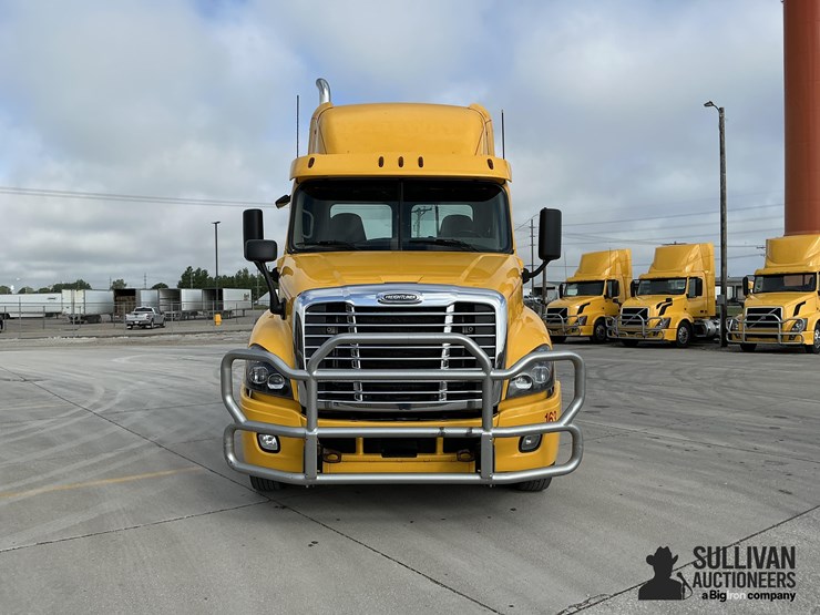 2017-freightliner-cascadia-125-image-2