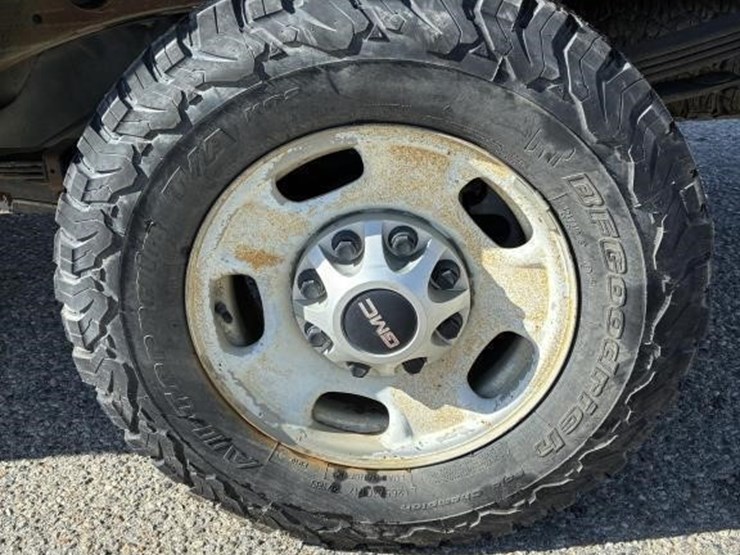 2012-gmc-2500-image-5