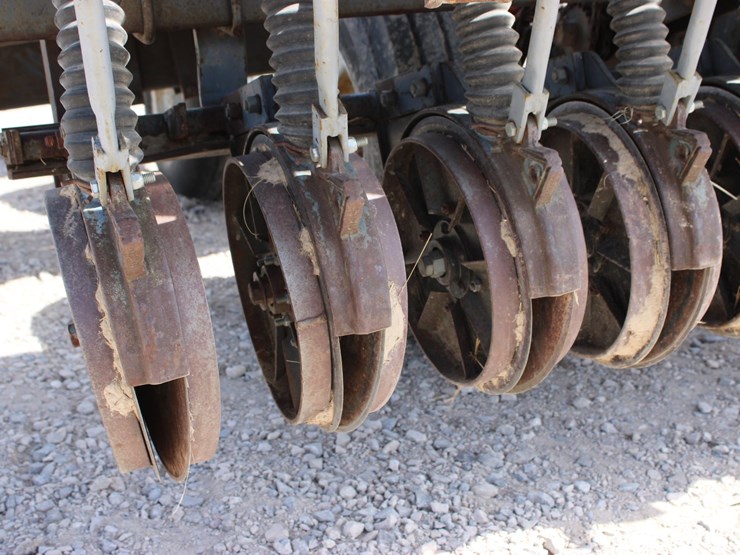 #1008-•-crustbuster-27ft-grain-drill-image-16