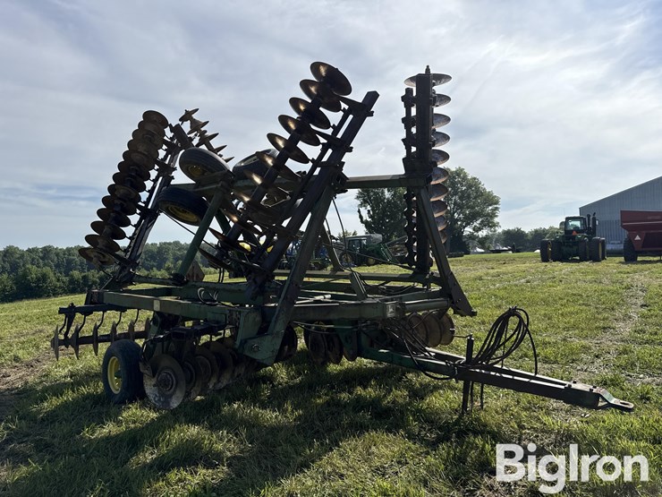 john-deere-230-image-3