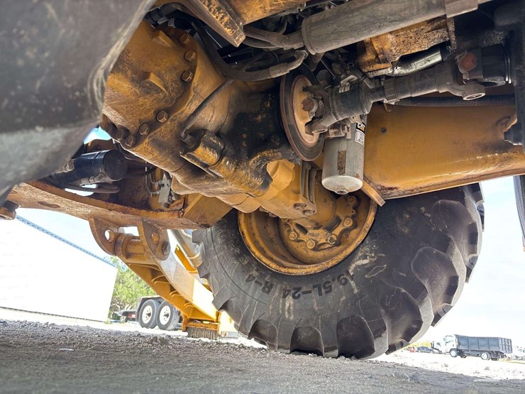 2015-caterpillar-416f-image-47