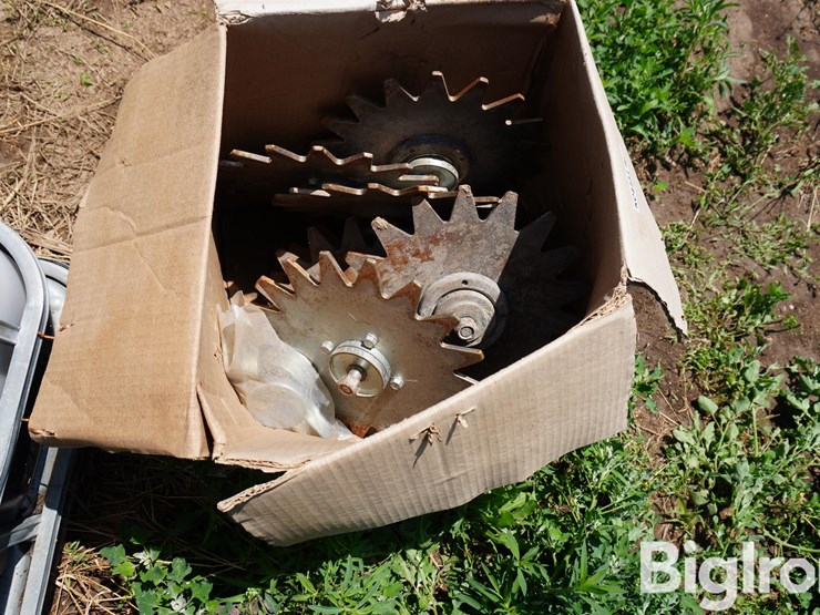 spiked-planter-wheels-image-1