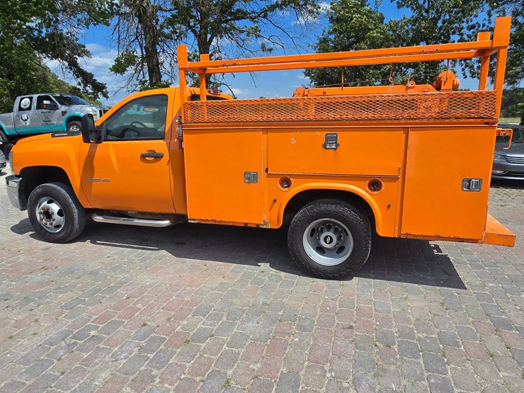 2013-chevrolet-silverado-3500-image-6
