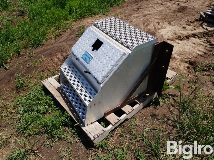 aluminum-saddle-box-image-1