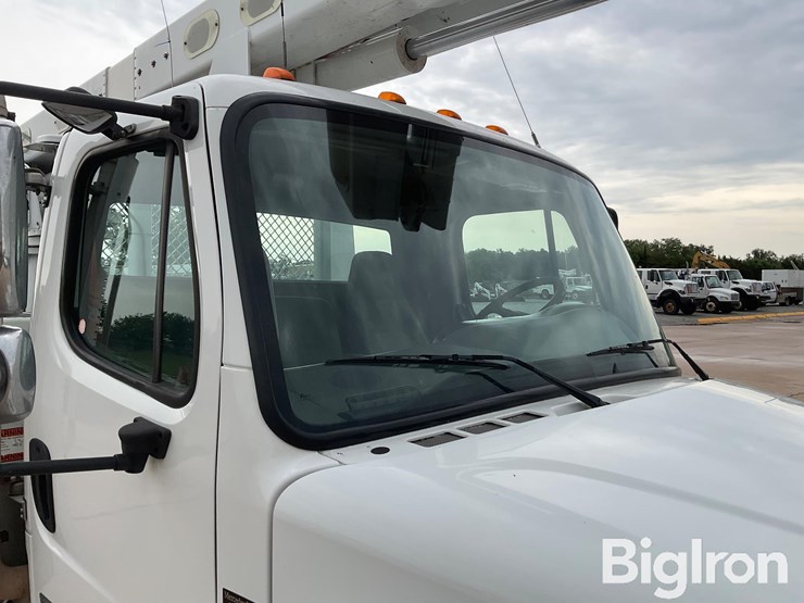 2009-freightliner-m2-106-image-16