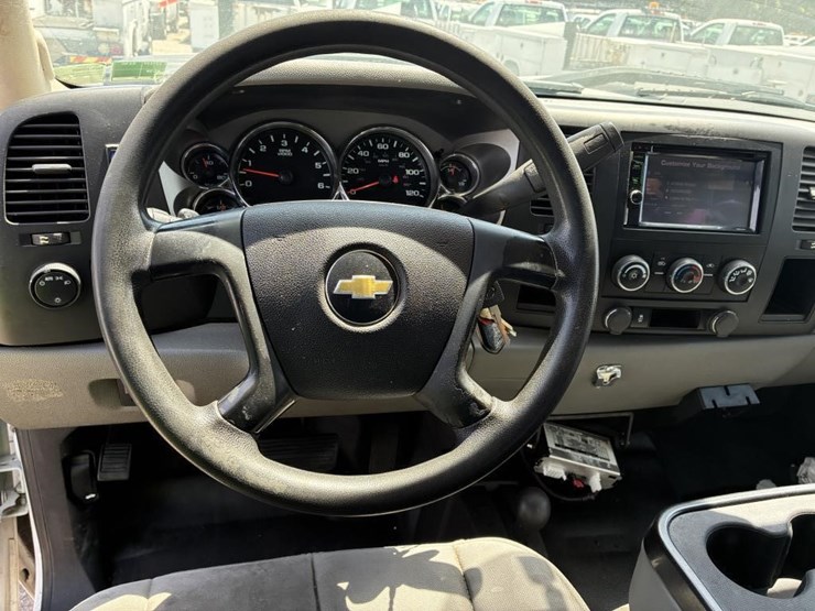 2011-chevrolet-2500hd-image-13