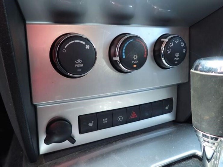 2008-dodge-nitro-image-22