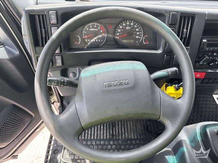 2024-isuzu-nrr-image-18