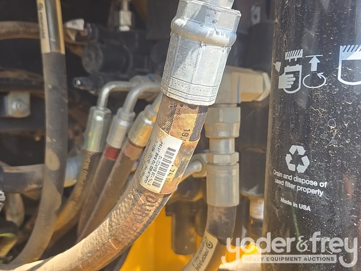 2023-deere-650k-lgp-image-40