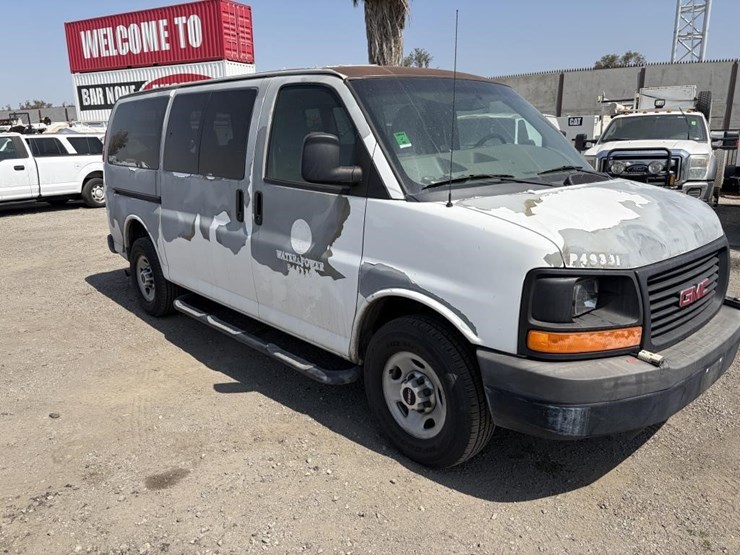 2011-gmc-3500-image-2