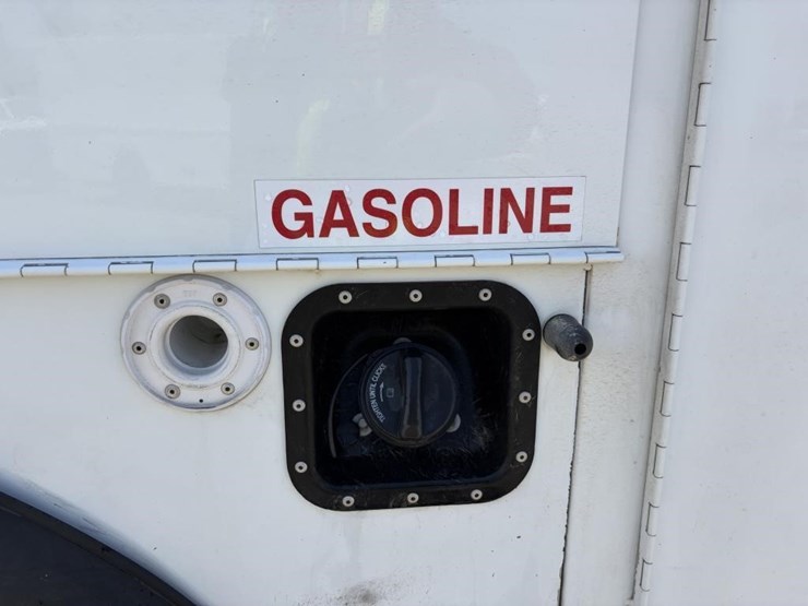 2011-ford-f550-image-6