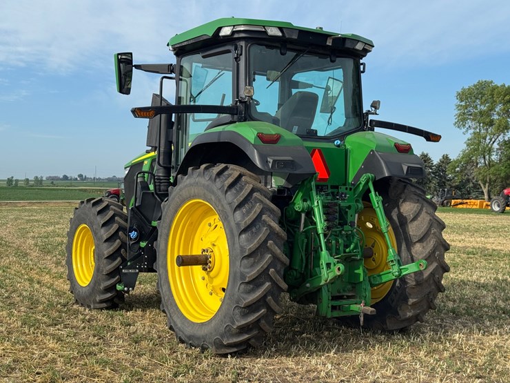 2023-john-deere-7r-210-image-4