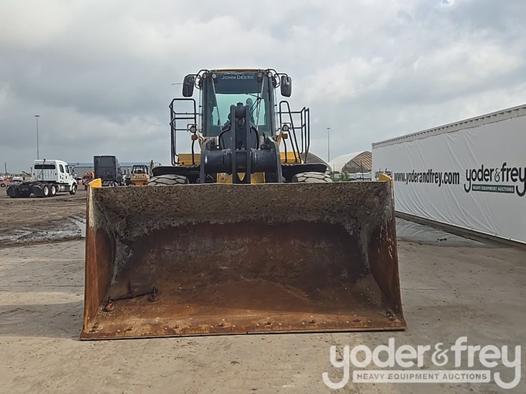 2019-deere-724k-image-8