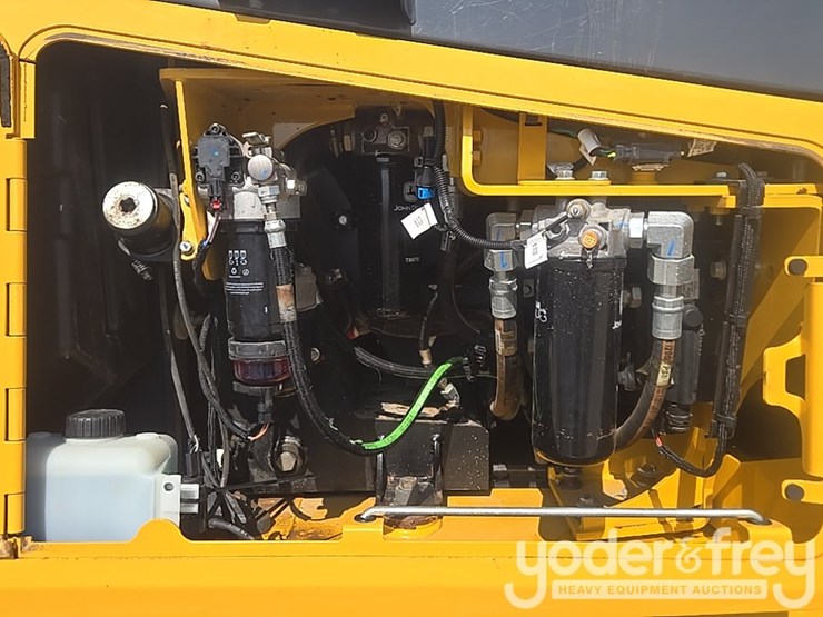 2023-deere-650k-lgp-image-34