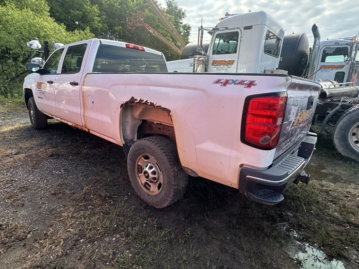 2015-chevrolet-silverado-2500hd-image-4