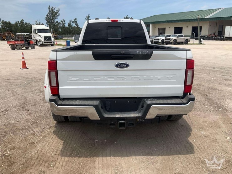 2022-ford-f350-image-32