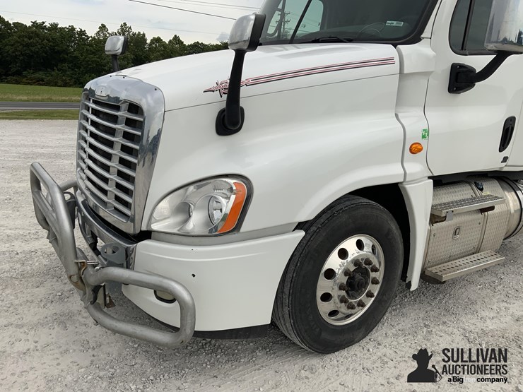 2018-freightliner-cascadia-125slp-t/a-6x4-sleeper-truck-tractor-image-10