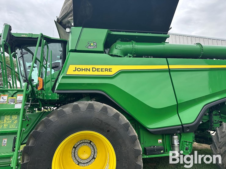 2022-john-deere-x9-1000-image-9