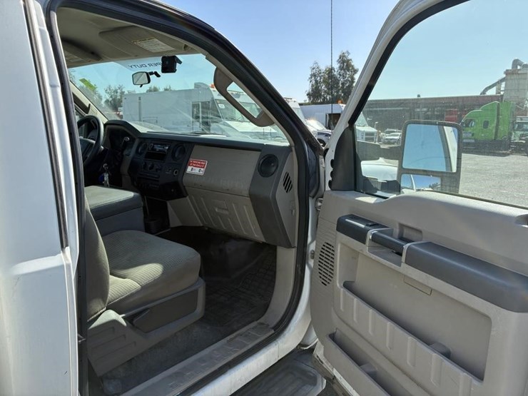 2009-ford-f550-image-13