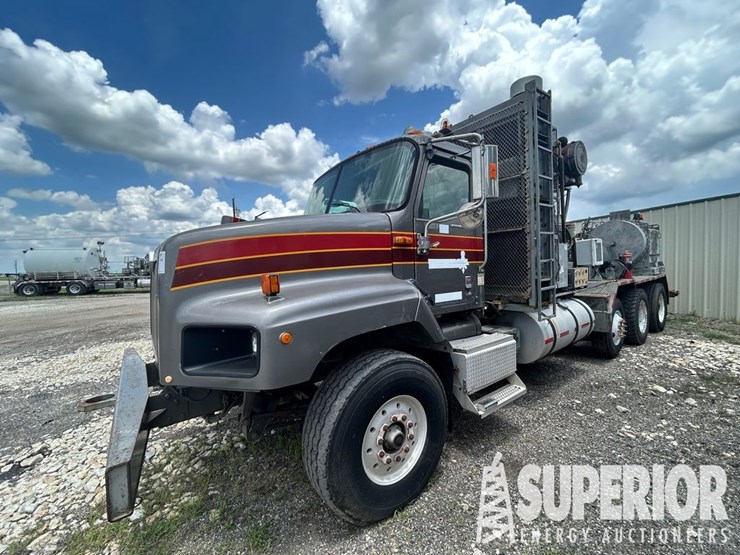 2008-international-paystar-5600i-image-1
