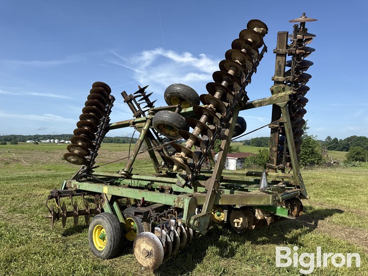 john-deere-230-image-7