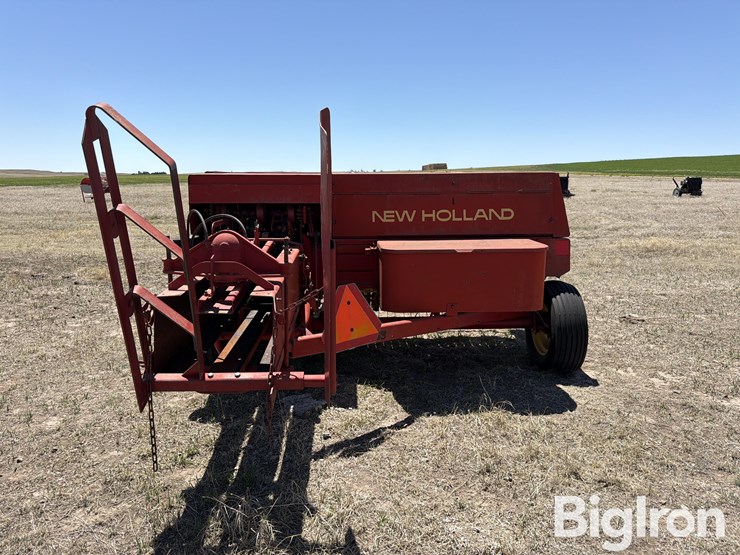 new-holland-320-image-6
