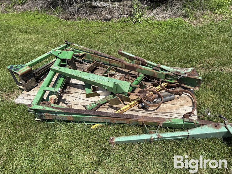 john-deere-planter-markers-&-parts-image-1