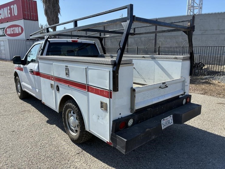 2018-ford-f150-xl-image-4
