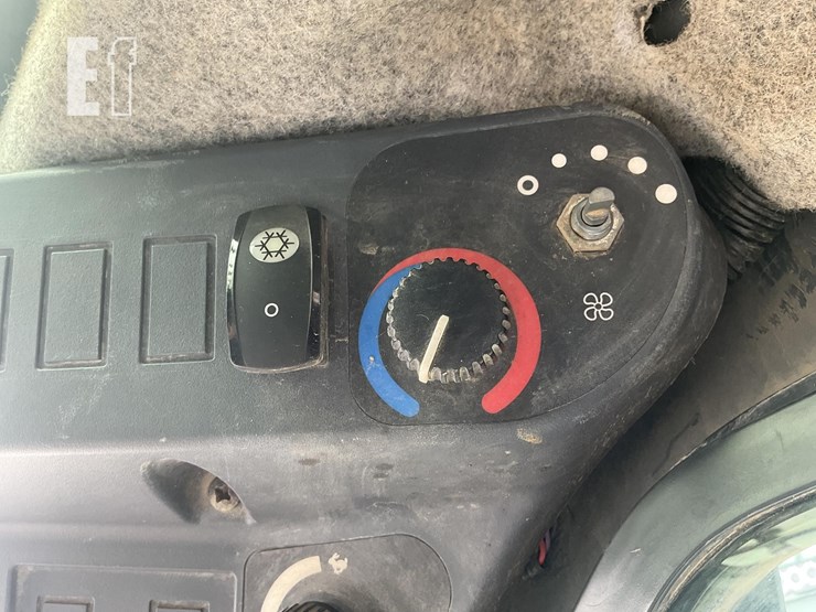 2017-deere-317g-image-15
