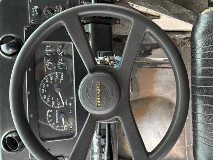 2002-workhorse-p42-image-19