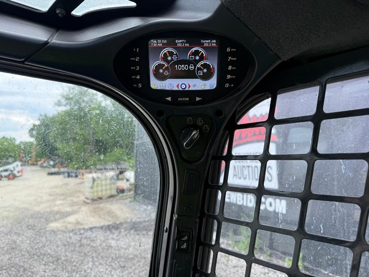 2022-bobcat-s740-image-23