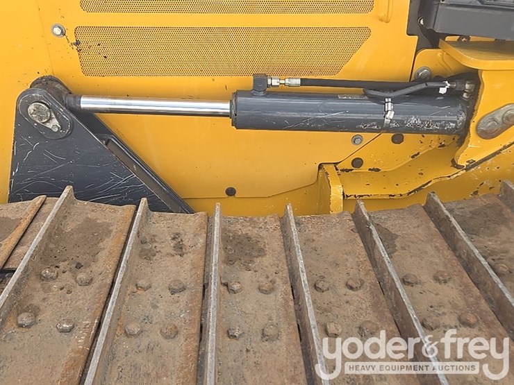 2023-deere-650k-lgp-image-24