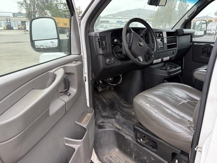 2014-chevrolet-express-3500-image-14