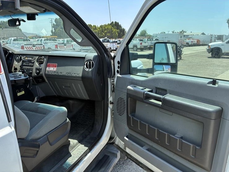 2011-ford-f550-image-18