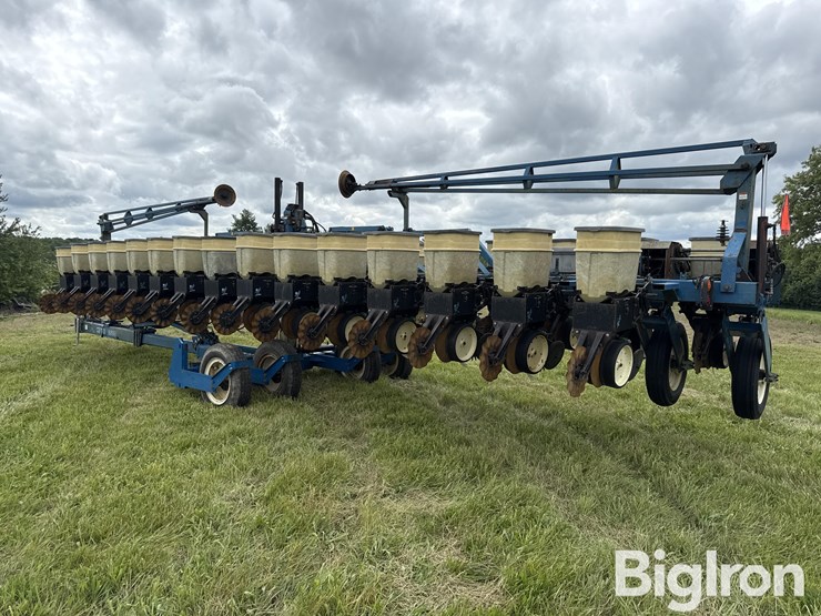 1995-kinze-2600-split-row-planter-image-7