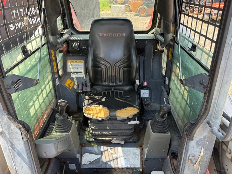 takeuchi-tl240-image-19