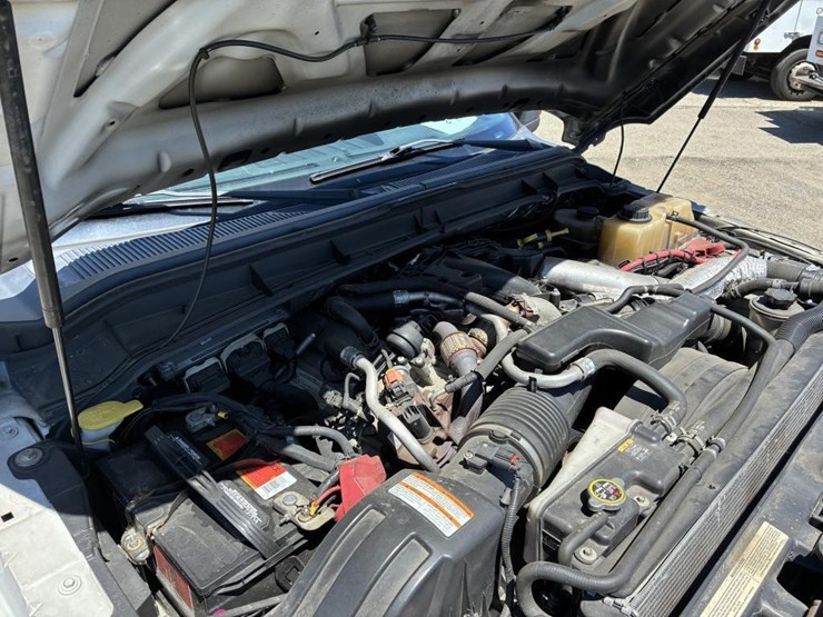 2011-ford-f550-image-9