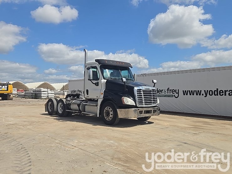 2011-freightliner-cascadia-125-image-7
